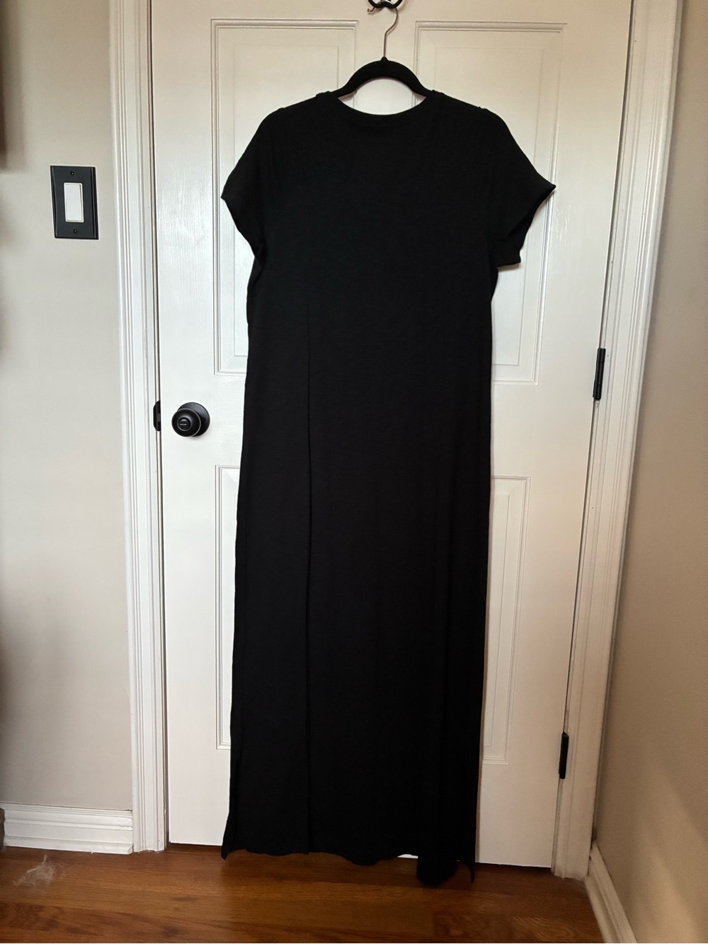 Universal Thread Black V-Neck Short Sleeve Maxi Dress - Picture 3 of 4